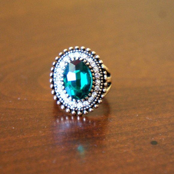 Boho Green Stone Statement ring with CZ Stones. - Picture 3 of 6